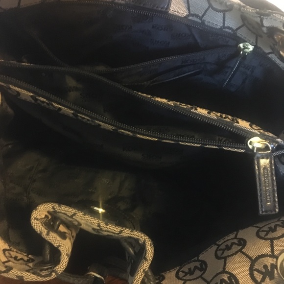 Michael Kors Purse - Picture 3 of 3